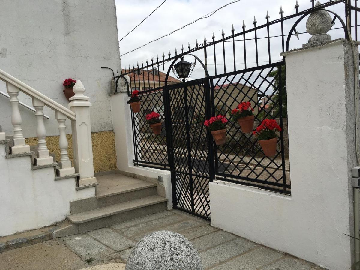 Villa Entre Encinas Moralina Bagian luar foto