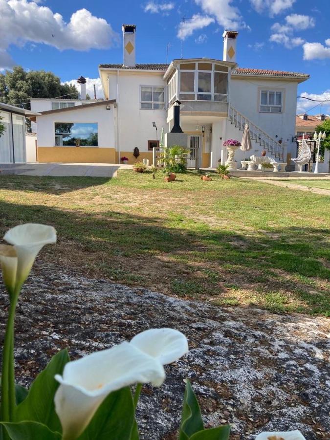 Villa Entre Encinas Moralina Bagian luar foto