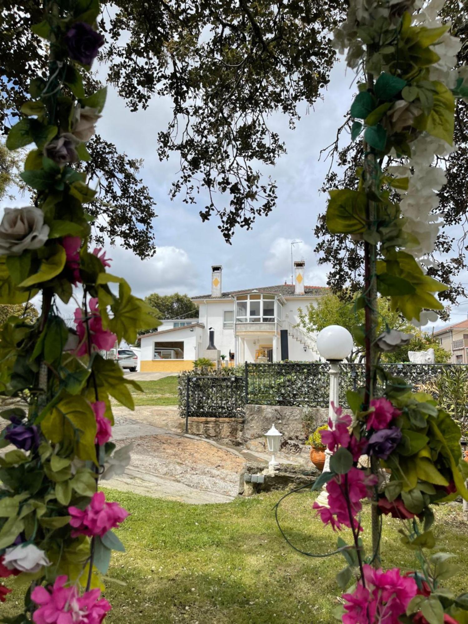 Villa Entre Encinas Moralina Bagian luar foto